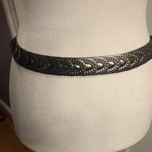 Womens Hammered Metal Stretch Belt Rhinestone Buckle Size M/L - Picture 2 of 7